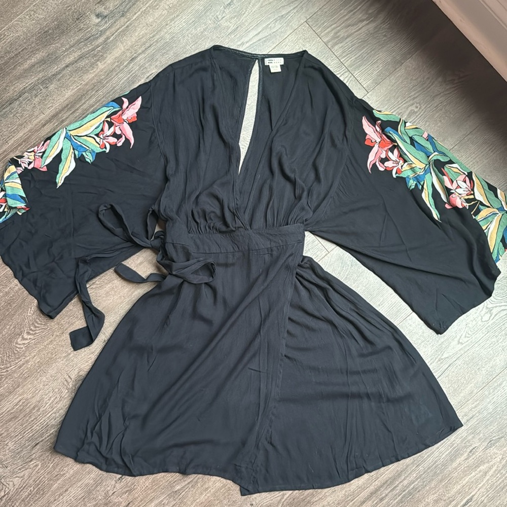 Billabong Beach Summer Swim Coverup Black Floral Size Medium EUC